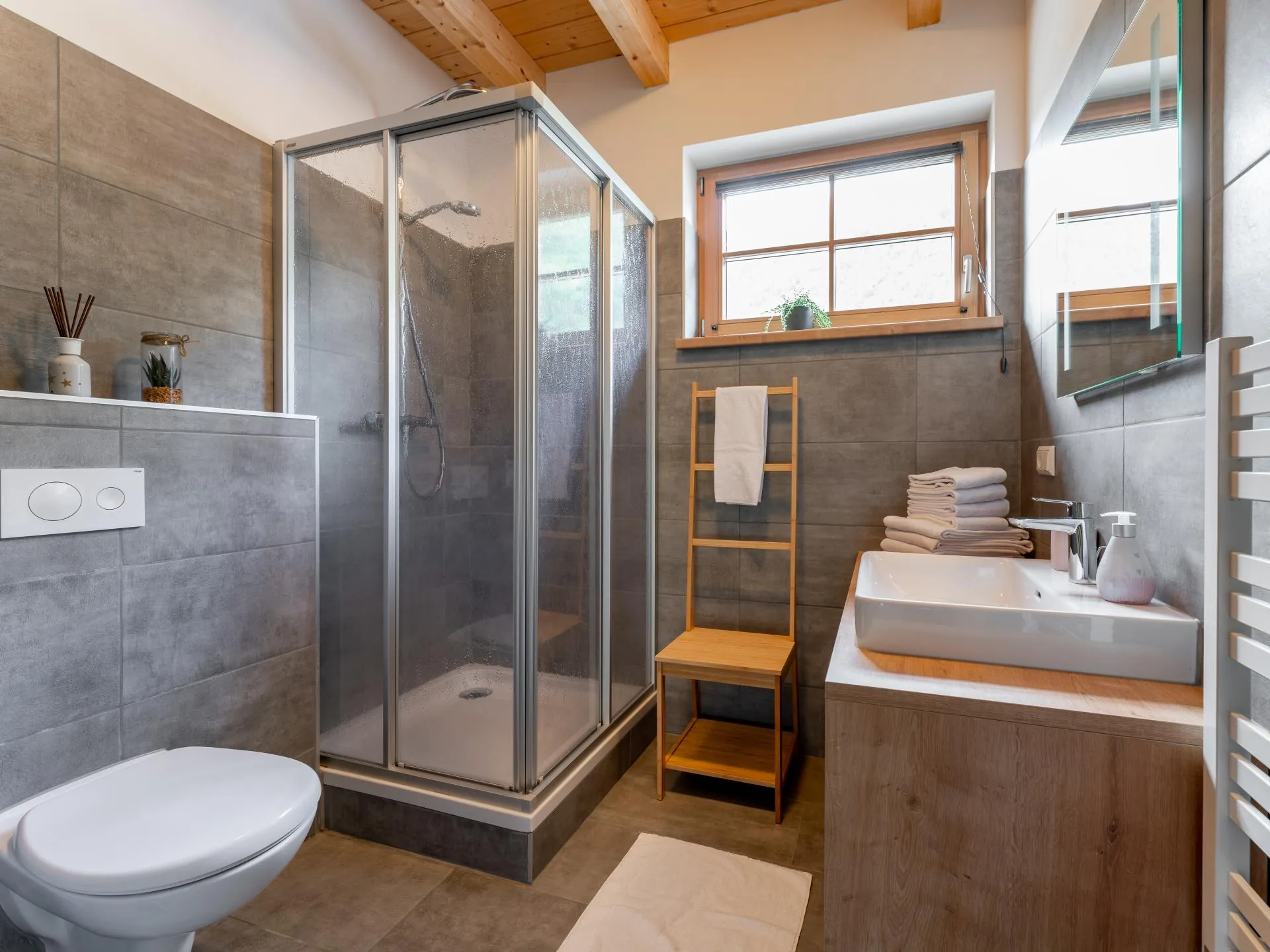 Haus Liene - Contemporary bathroom with high-end fixtures, rain shower and modern amenities for ultimate comfort during your mountain stay