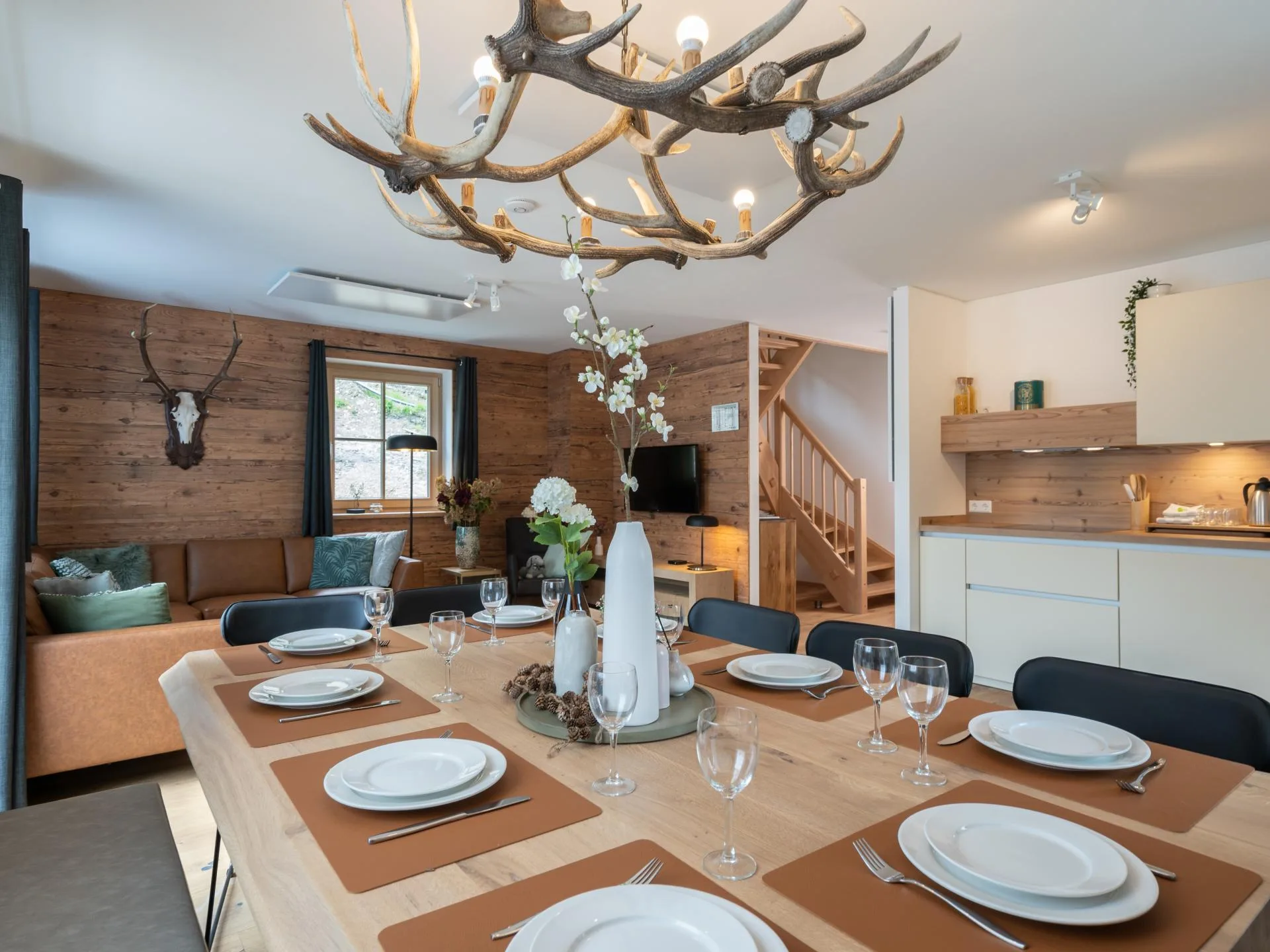 Haus Liene - Elegant dining area with modern table and chairs, perfect for enjoying meals with stunning Austrian Alps views
